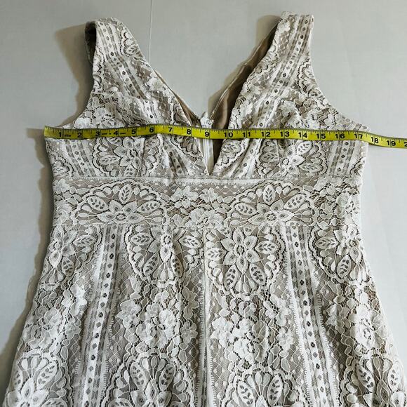 Fashion Nova So In Love Ivory Lace Lined Jumpsuit Size L Large - Picture 6 of 7